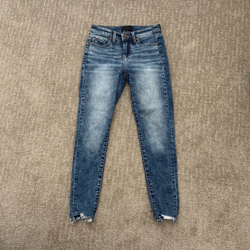Buckle Black Women's Skinny Jeans - Medium Blue Wash
